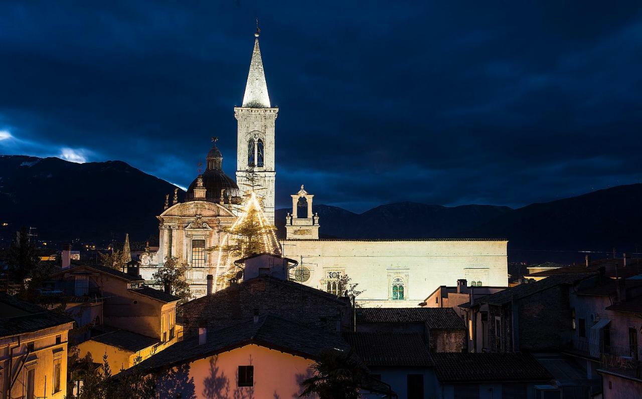 Apartmán La Finestra Sulmo Sulmona Exteriér fotografie